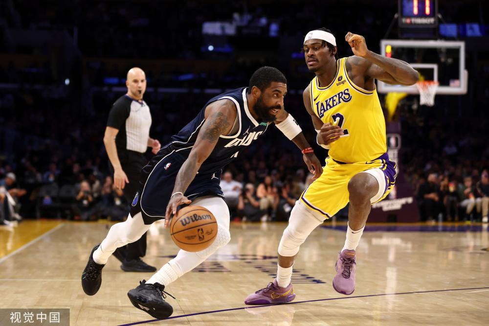 凯文·德·布鲁因（Kevin de Bruyne）在人类城市的衰落，丹尼尔·穆诺兹（Daniel Munoz）的后卫角色和让·里纳（Jean-Ricner）贝尔加德（Bellegarde）转变.